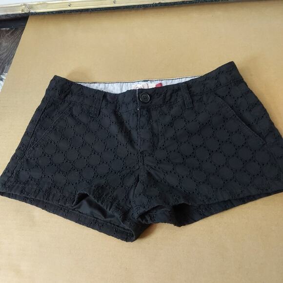 SO Clothing Black Lace Shorts Size 5 Juniors Boho Summer Preppy Festival Vacay - Picture 1 of 7